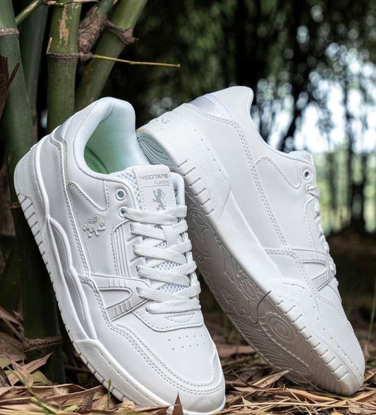 "Crisp White Sneakers – Timeless Style for Any Outfit"